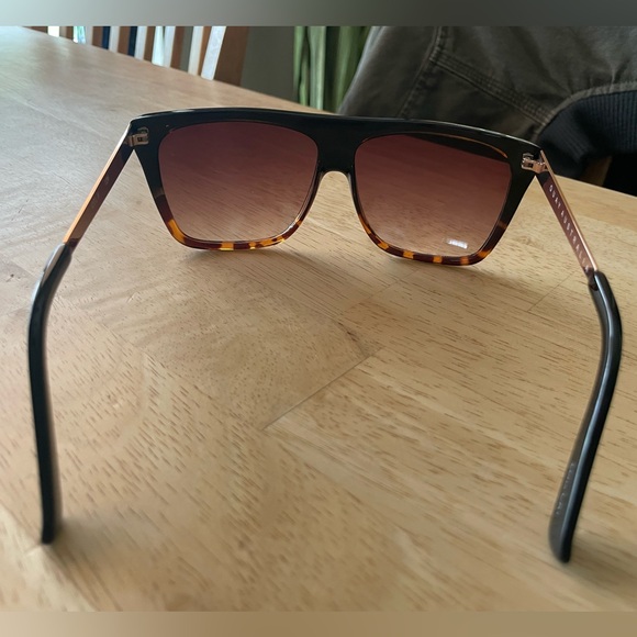 Quay Australia Sunglasses X Desi Perkins OTL II Black Tort/Brown Fade - Picture 4 of 4